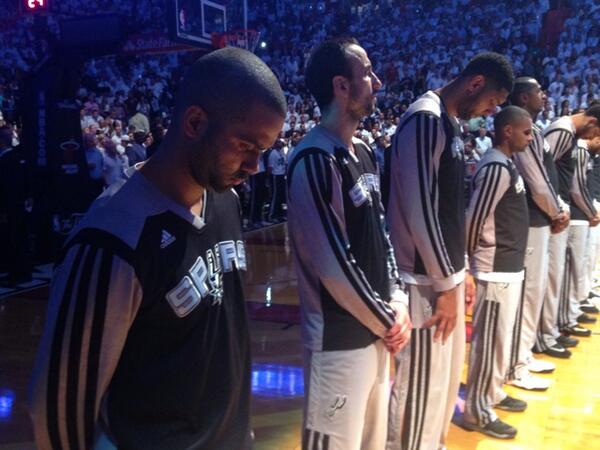 Tony Parker and Spurs teammates ahead of Game 4 [via @NBA]