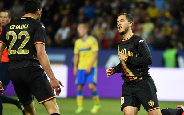 Eden Hazard celebrates with Nacer Chadli [via @BelgianFootball]