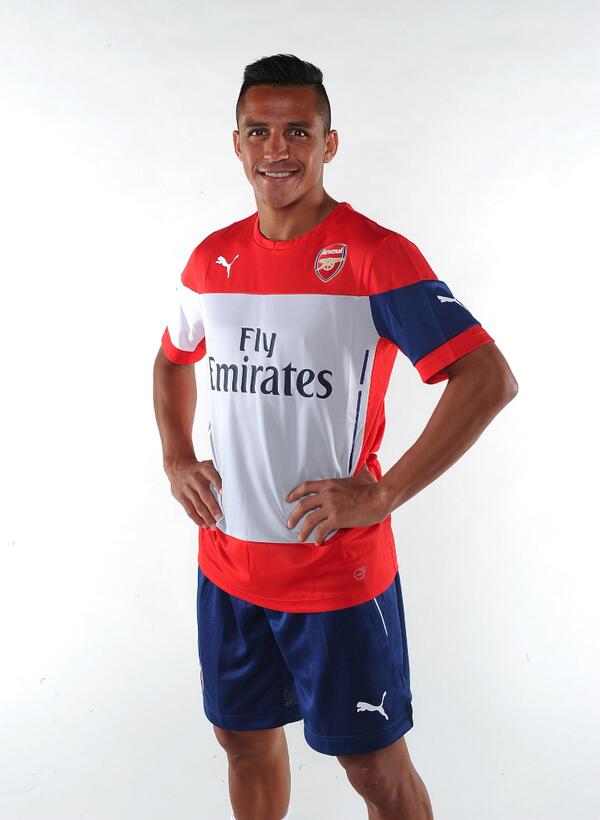 Sanchez in Arsenal training kit [via @Arsenal]