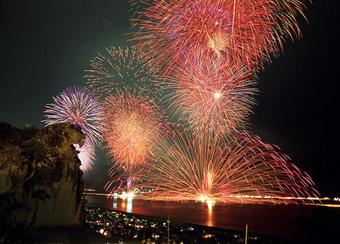 【第69回全国花火大会】(岐阜県岐阜市) 2014年8/2(土)69回目を迎える伝統的な花火大会。ことしは「愛」をテーマ 【第69回全国花火大会】(岐阜県岐阜市) 2014年8/2(土)69回目を迎える伝統的な花火大会。ことしは「愛」をテーマ