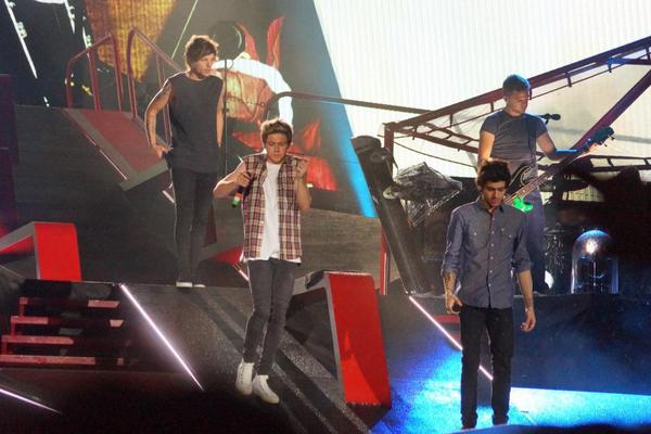 Boys on stage last night http://t.co/CzbwNIWnh5
