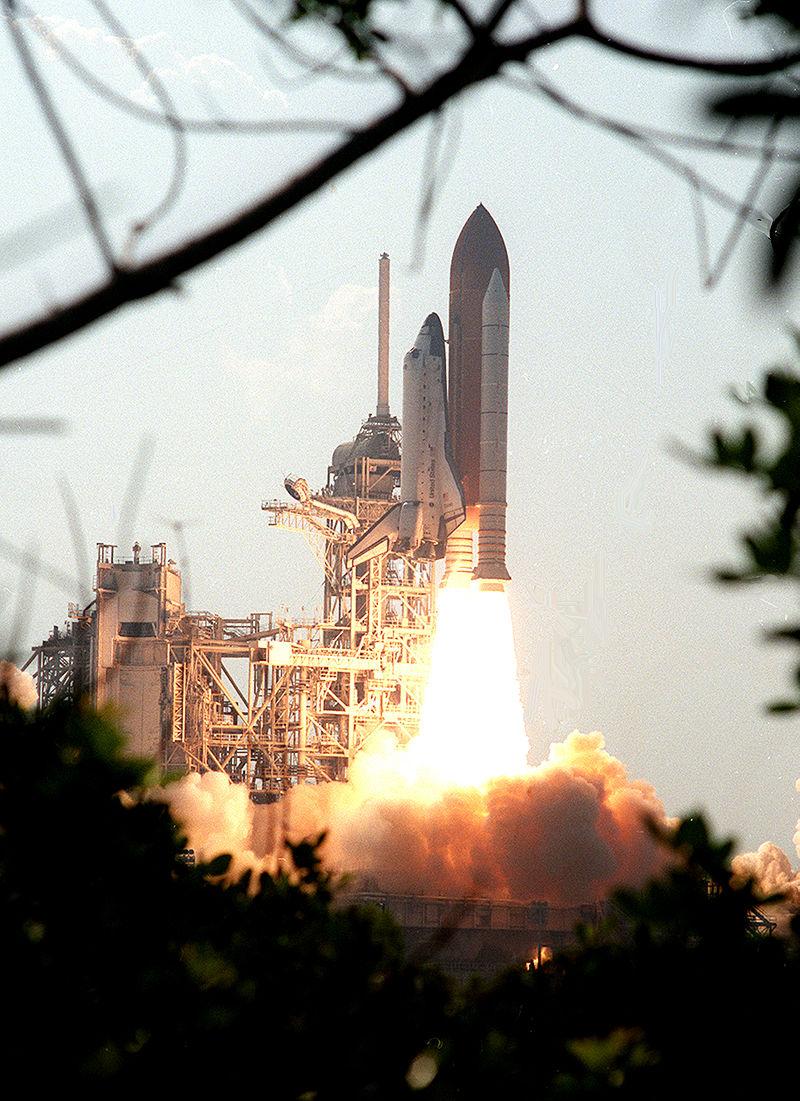 #Now in 2001 Space Shuttle Discovery with STS-105 crew to #ISS bringing Exp. 3 to the station http://t.co/VThyLyyw2s