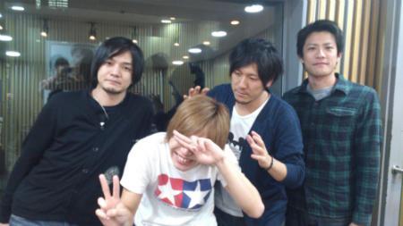 back number、3人で登場してくれた時の画像!!今夜のオールナイトニッポンも聴いてねっ♪あっ、そういえばボーカル依与吏くん。小麦アレルギー疑惑が晴れたんだよ