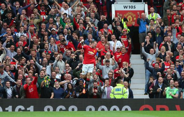 Rooney celebrates United equaliser [via @ManUtd]