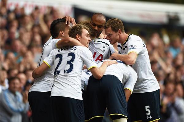 Spurs players celebrate a goal against QPR [via @PremierLeague]