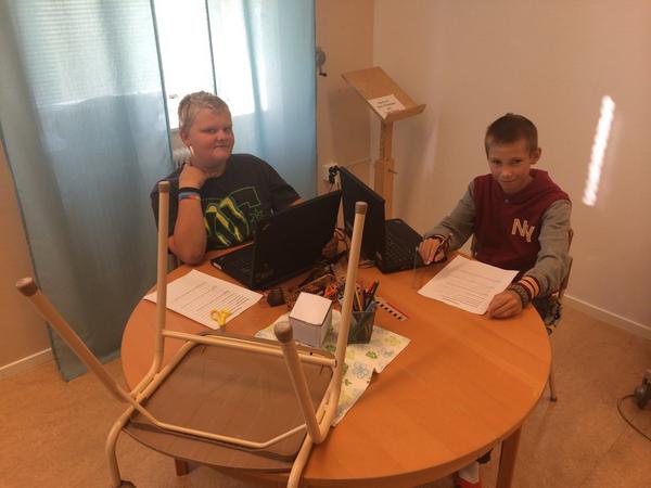 Klas och Alfred - det är hela 6:an i byskolan i Skorped. Missa inte #samirssverige, från kl 15 på SVT Play 