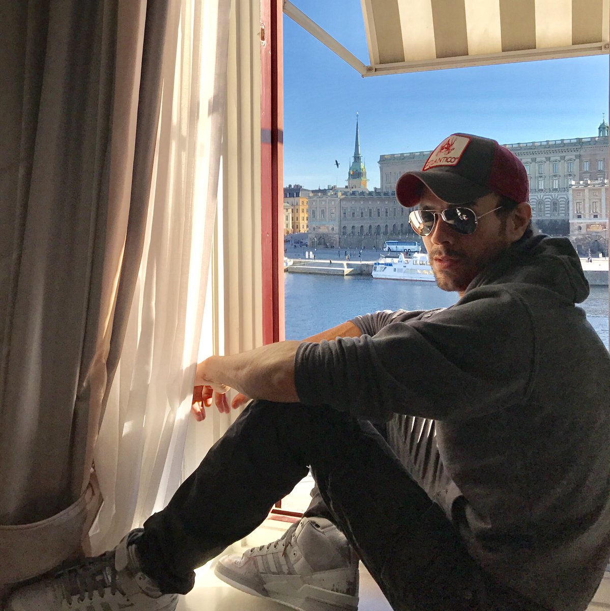 Great to be back in Stockholm after so many years. Can't wait to see you guys tomorrow night at the Globe!!!! https://t.co/wqtxuUJjv3