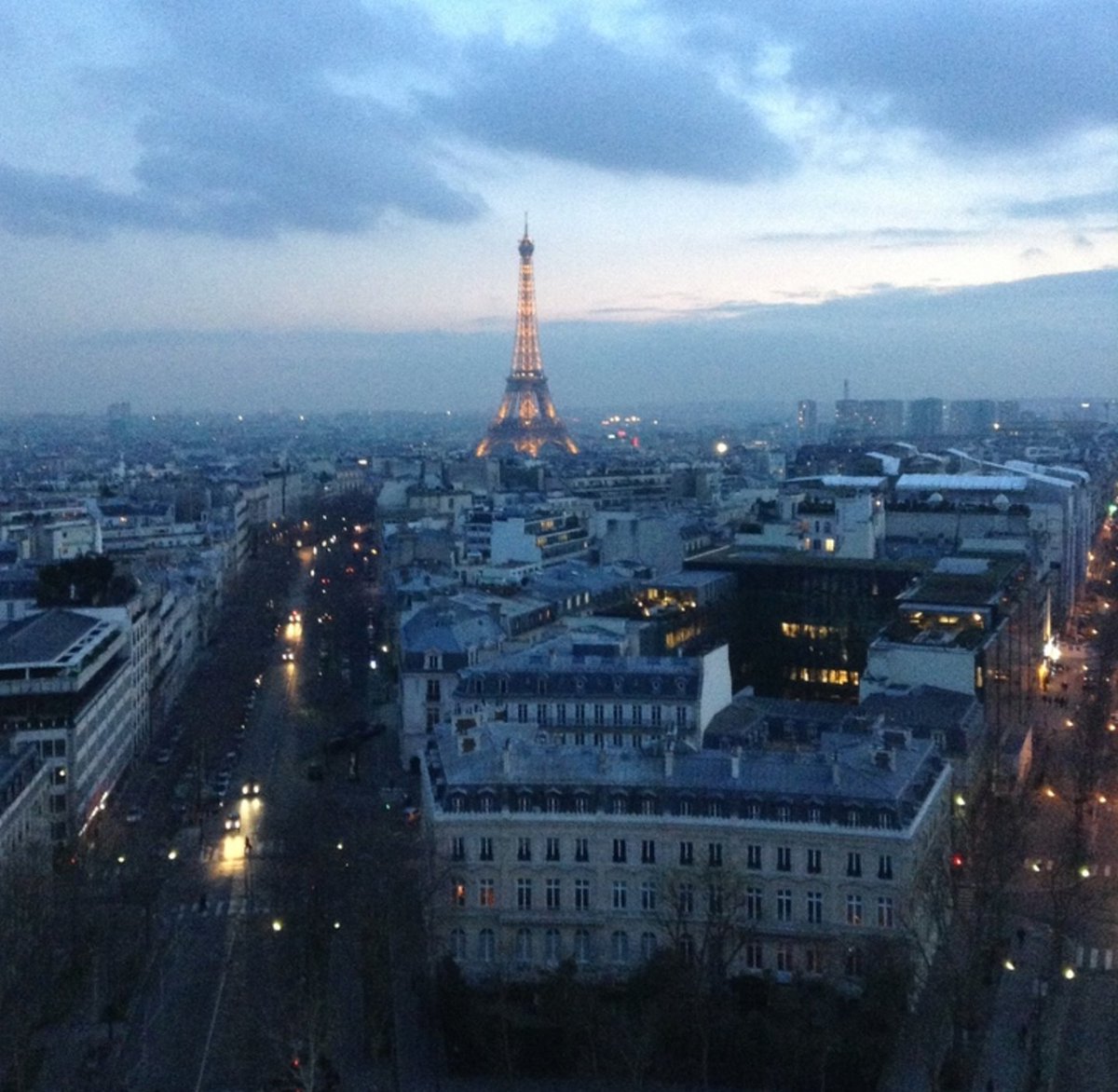 A rather pretty picture of Paris.. https://t.co/eyMyBu5Dvd https://t.co/eWxQKLeOkF