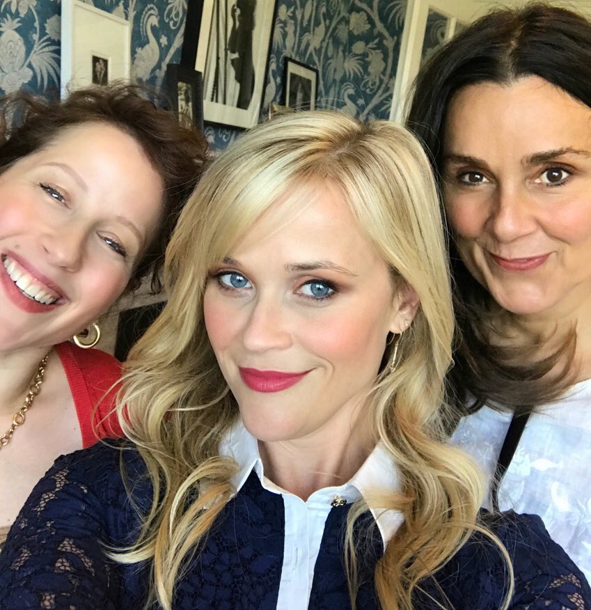 #MIGlobal ready with my #GlamSquad ???? Love these ladies! @TheMollyRStern @LonaVigi https://t.co/jYAhsvlGy3