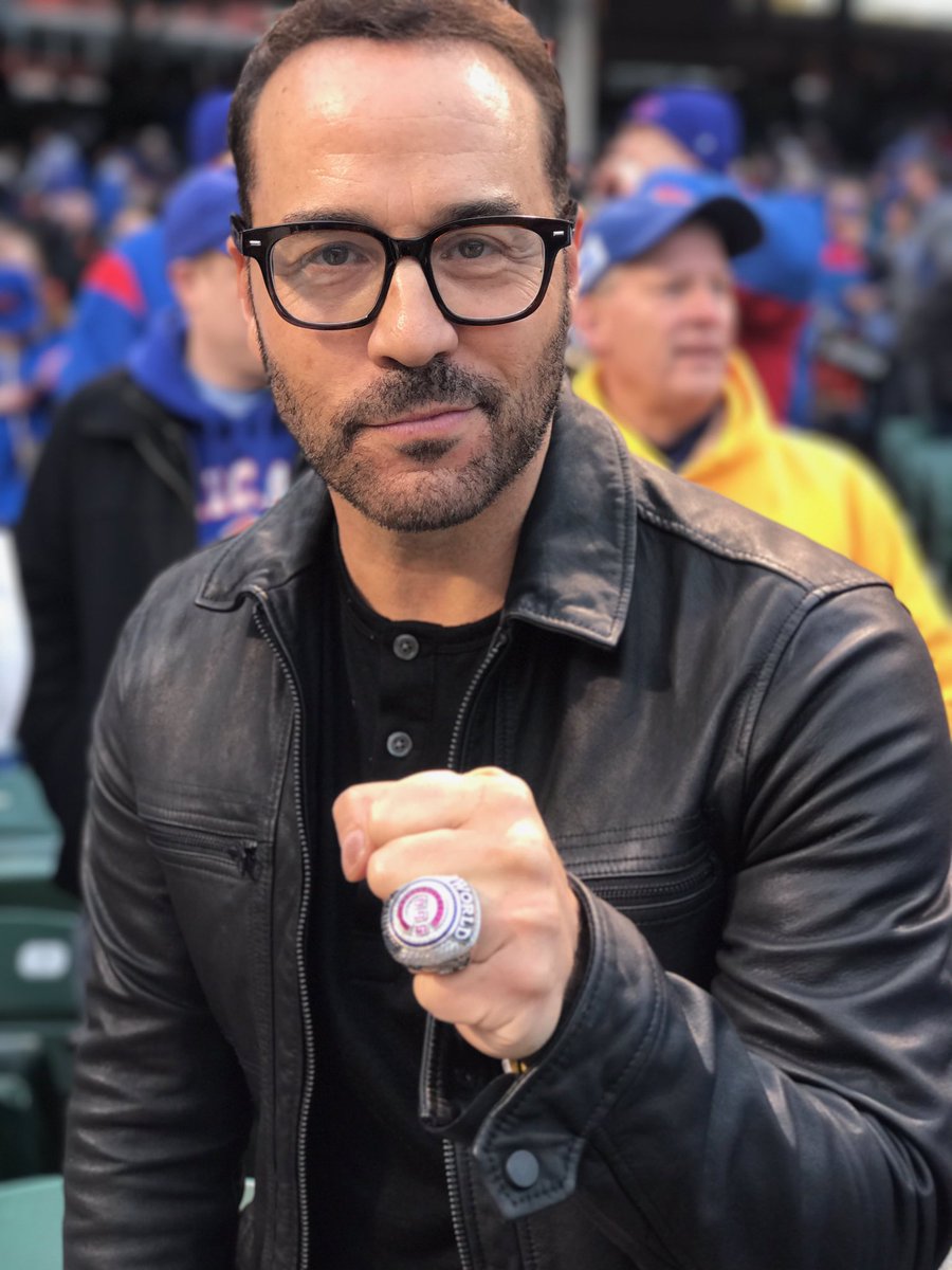 World Series ring is beautiful! Thank u @Cubs for another perfect day at the park.. #GoCubs #WrigleyField #Chicago https://t.co/N2UeMw2Tmo