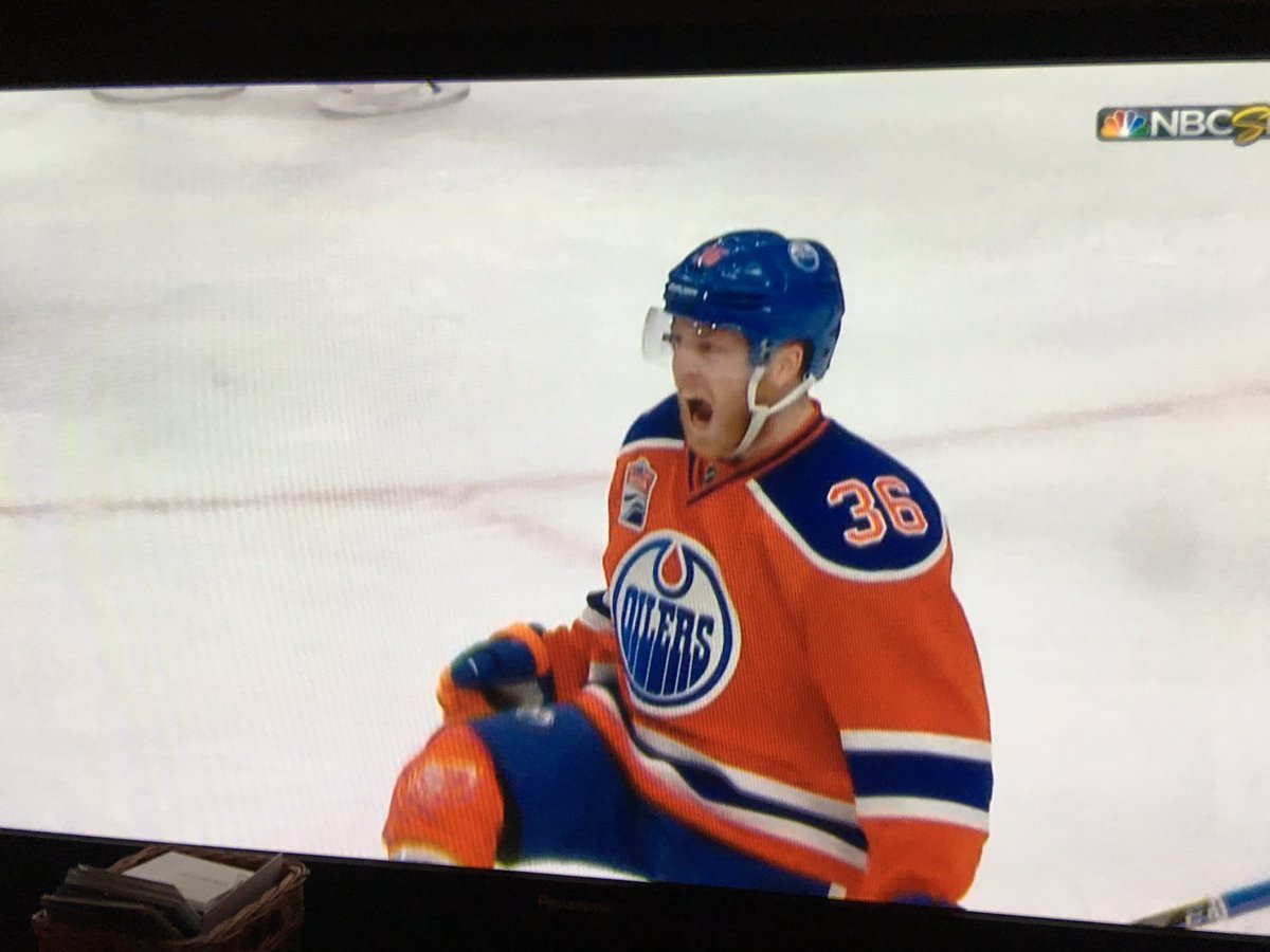 GOAL! The @EdmontonOilers tie the game! https://t.co/YH5Mmb3Igj