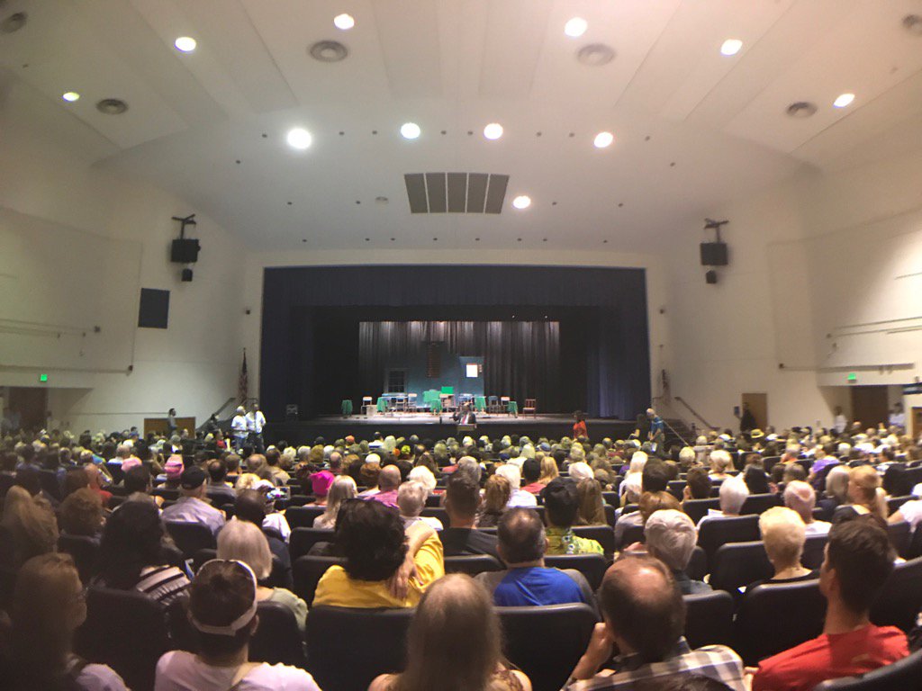 Packed house for the @BradSherman #TownHall https://t.co/qqXTrq9UeJ