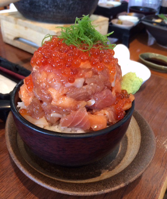 伊東マリンタウンで食べた漁師の漬け丼、これめっちゃ美味しかったからまた食べたい。ここの道の駅は「あまんちゅ」でよく登場す 伊東マリンタウンで食べた漁師の漬け丼、これめっちゃ美味しかったからまた食べたい。ここの道の駅は「あまんちゅ」でよく登場す