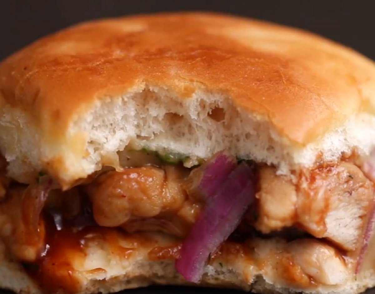 4 Quick And Easy Mouth Watering Slider Recipes
VIDEO: https://t.co/o5SkOIVxfr
#sliders #food #foodie #foodporn https://t.co/4rciSghP5w