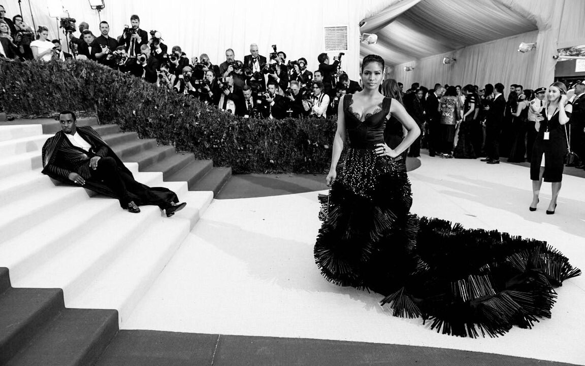 I was getting tired so I laid down on the stairs!!! #METGALA https://t.co/VvIePzdpPG