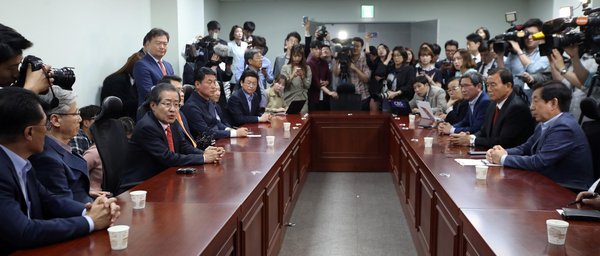 바른정당 14명 의원 탈당 자유한국당 홍준표 후보 an3219yk2