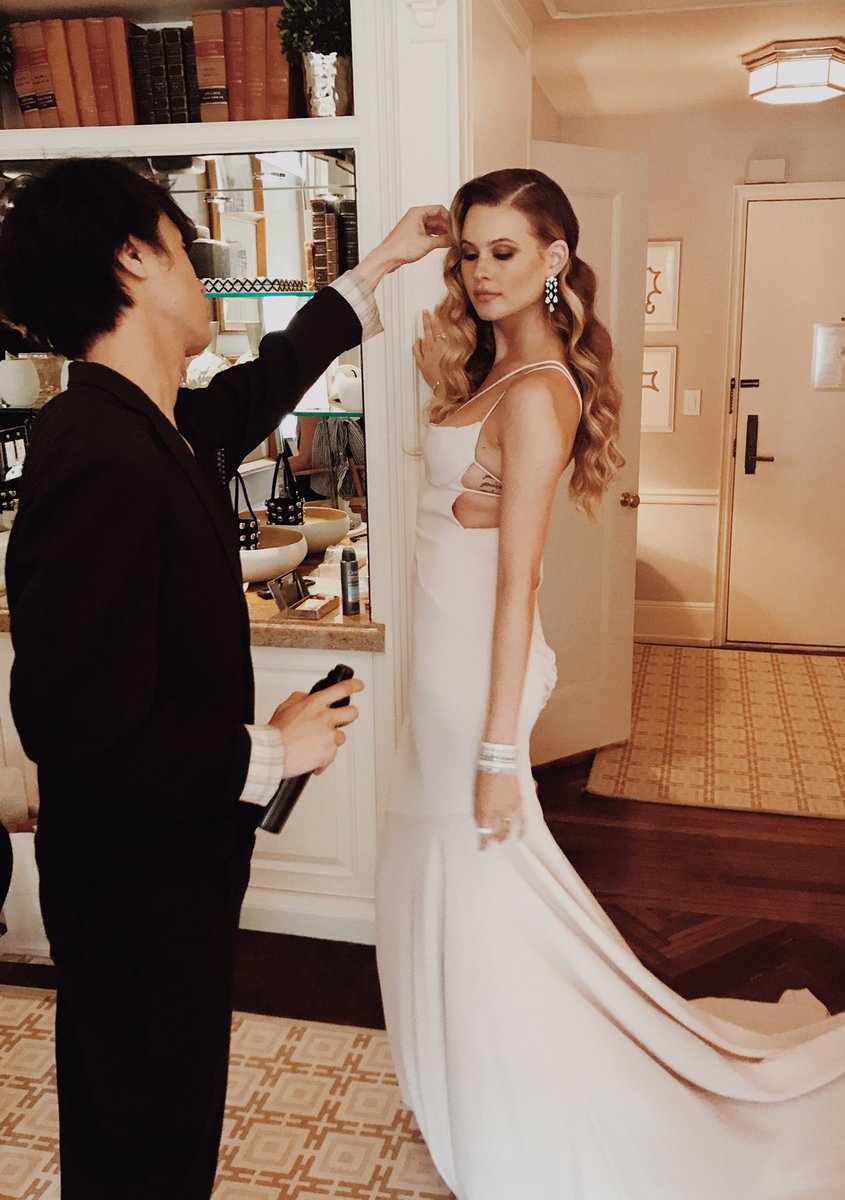 .@BeePrinsloo bringing Hollywood glam to NYC for the #MetGala. ✨ https://t.co/q56hF7jNSd