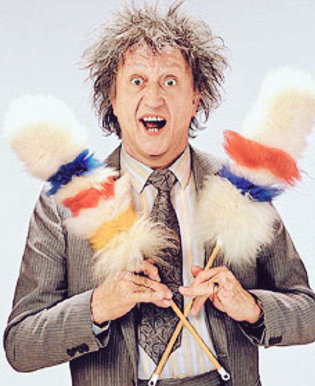 At last some good news #KenDodd - congratulations on your gong, darling. X https://t.co/ClUdfvfgfN