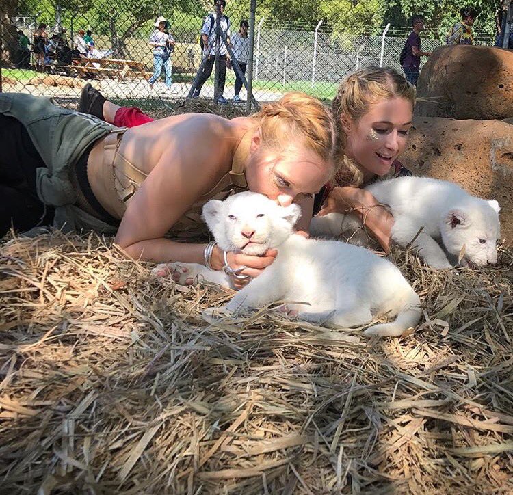 Cuddling with cubs. ???????????????????? https://t.co/84ODtj0BzC