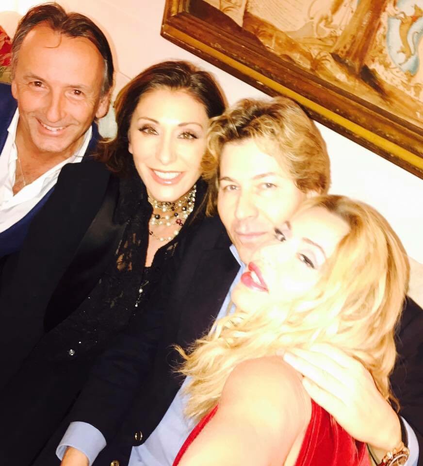 Ieri serata speciale con @ValeriaMariniVM #Nicola #Enrico I ???? Valeria #friends #dinner #BaciStellari ???????? https://t.co/2BsiI2pcU5