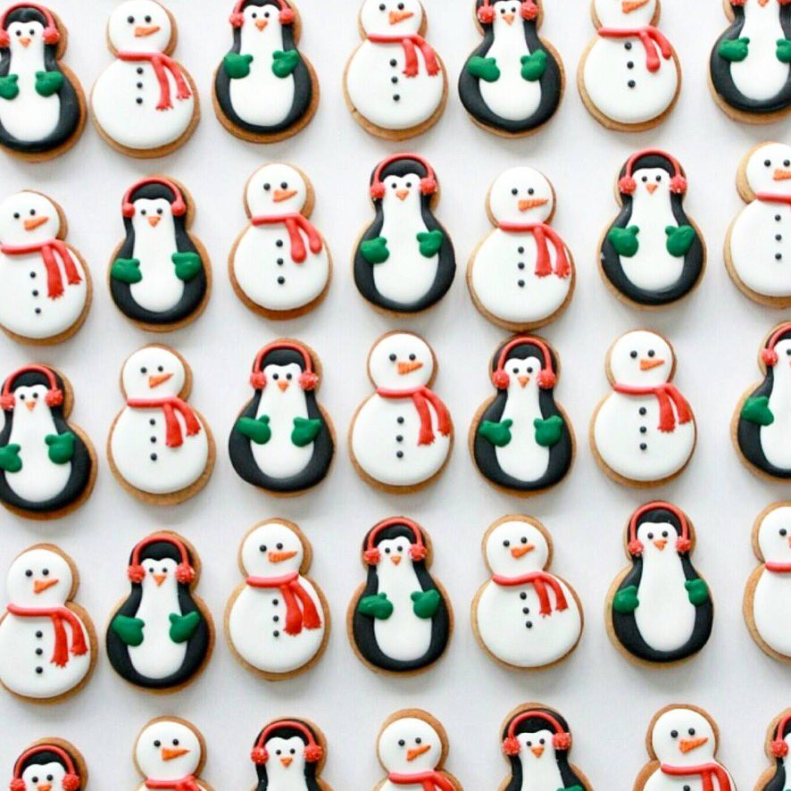 Holiday baking inspo! ????????⛄️ #ToddlerEats @sweetopia 

Who else is baking for the holidays? https://t.co/nmYQZHd6tF