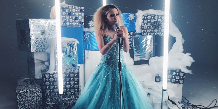 RT @people: Listen to @travisbarker’s preteen daughter Alabama cover ‘Blue Christmas’ https://t.co/1c11GFgrfc https://t.co/bGDQFmdAeI