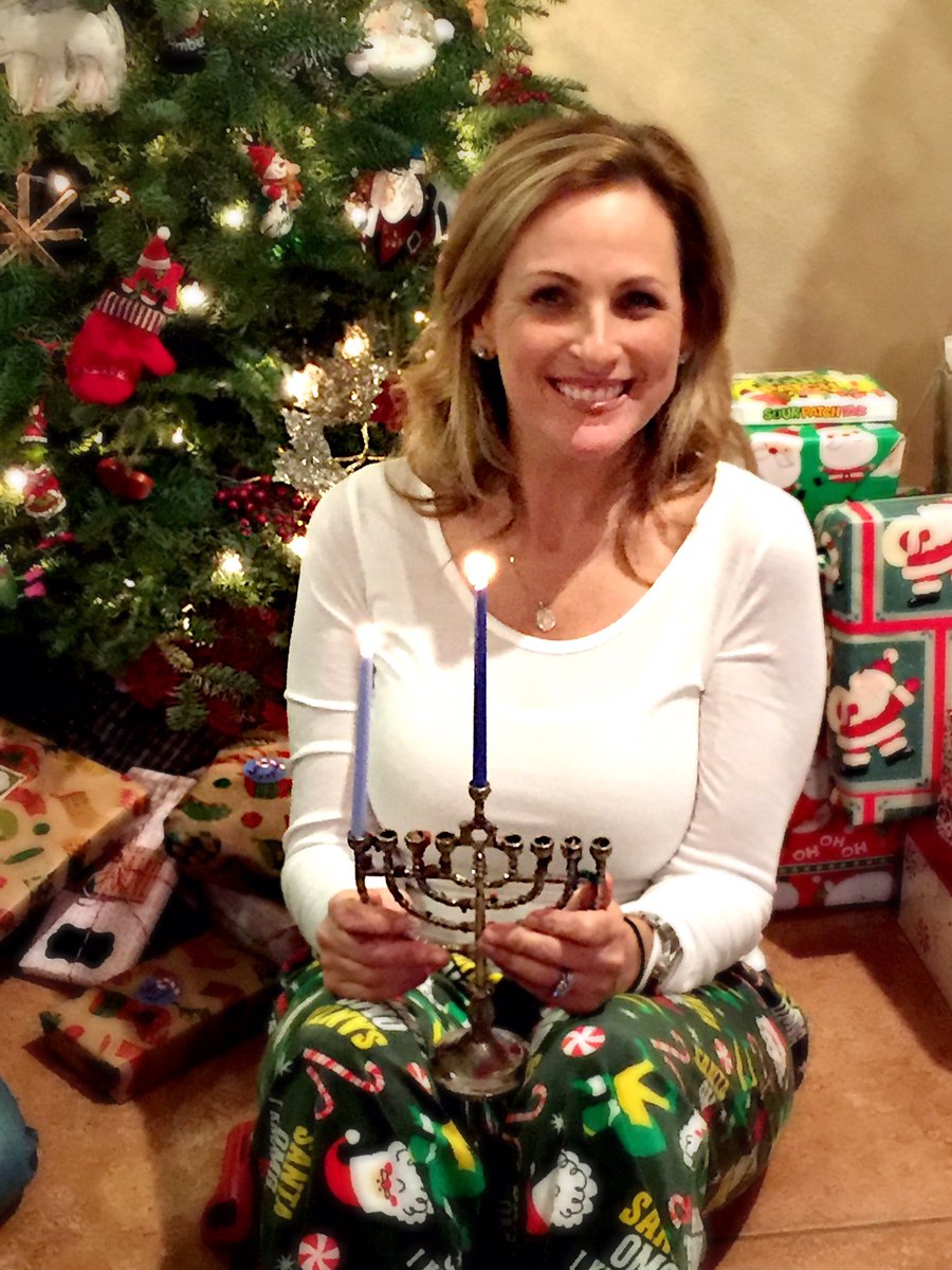 From my house to yours, Happy Hanukkah and Merry Christmas! May 2017 bring you peace and prosperity. ????Marlee https://t.co/nGZ9xxM5VA