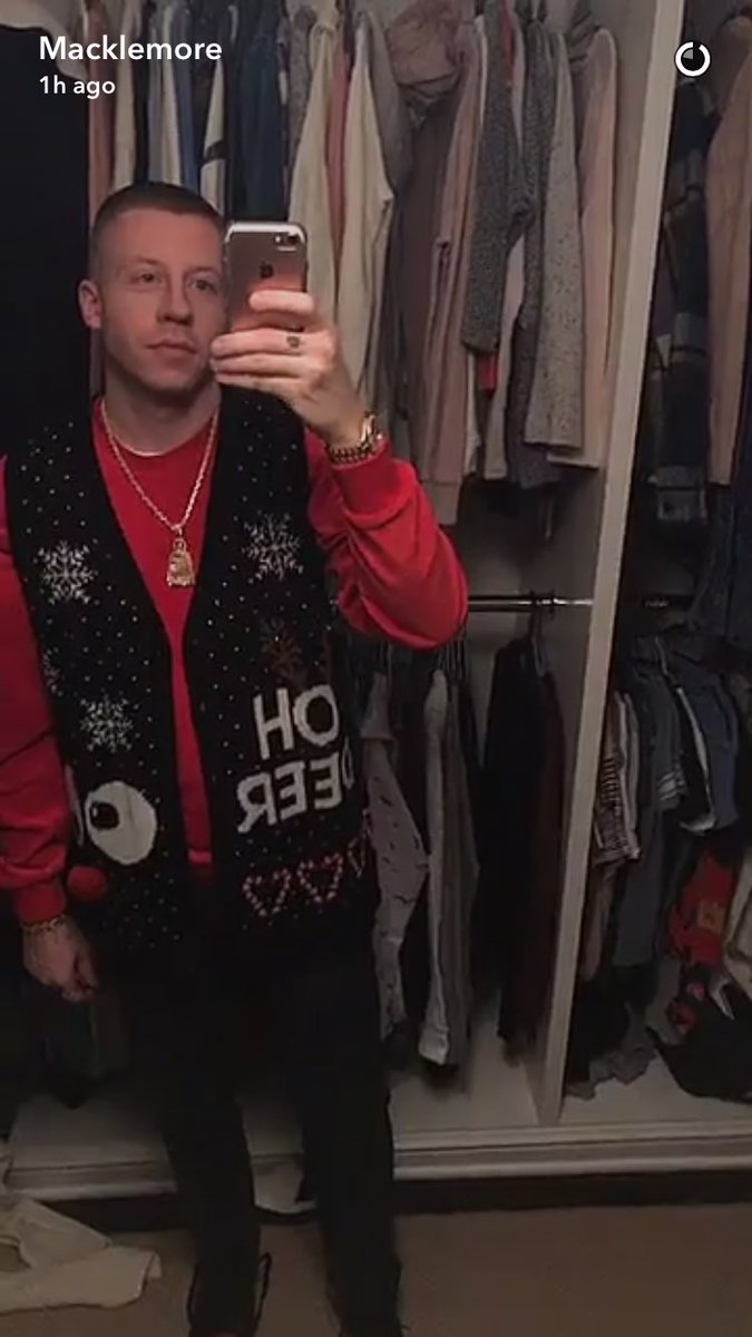 RT @claireeod: @macklemore we have the same Christmas sweater ❤️???? https://t.co/CoeZayS0sP