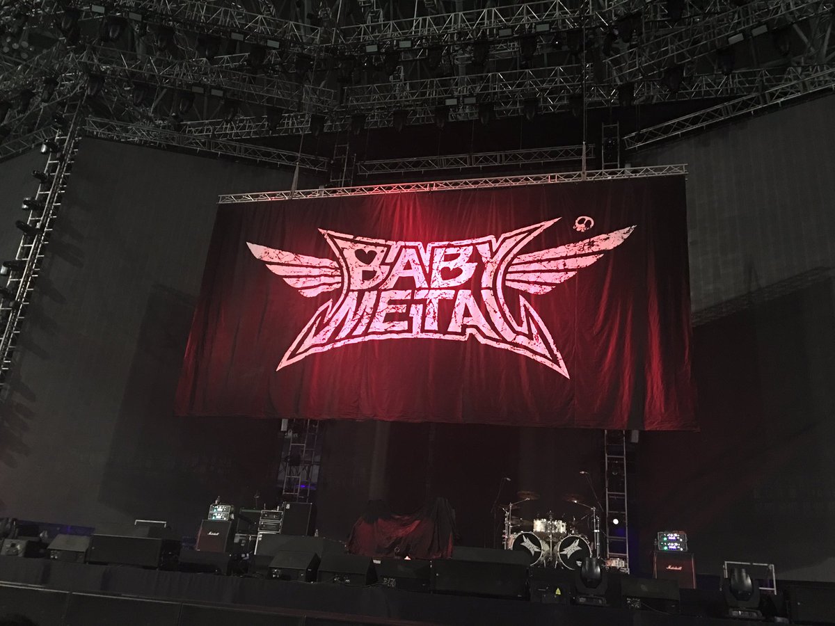 Babymetal メタリカ韓国公演spゲスト 開演前 会場内写真 バックドロップ Babymatometal