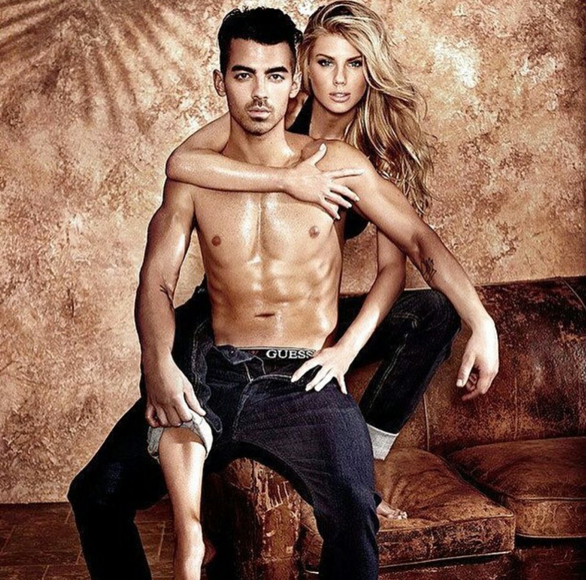 Not mad at an oiled up @joejonas ???? for @GUESS by @yutsai @PaulMarciano ???? @fionastiles @djquintero https://t.co/3VCqwc7U3S