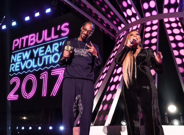 #PitbullNYE recap from @BayfrontParkMIA @SnoopDogg @IAMQUEENLATIFAH   #Dale #happynewyear https://t.co/xxxWak7wly