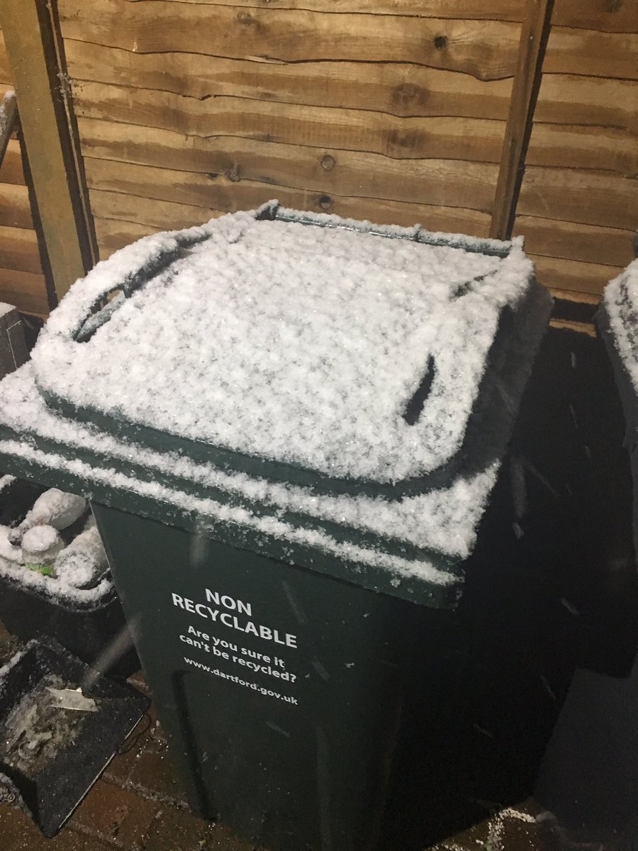 RT @Kyrrie_Rostek: Looks like @JamieTheakston is losing this mornings bet ???? @EmmaBunton we have snow here in Kent https://t.co/V0Qydf5yz5
