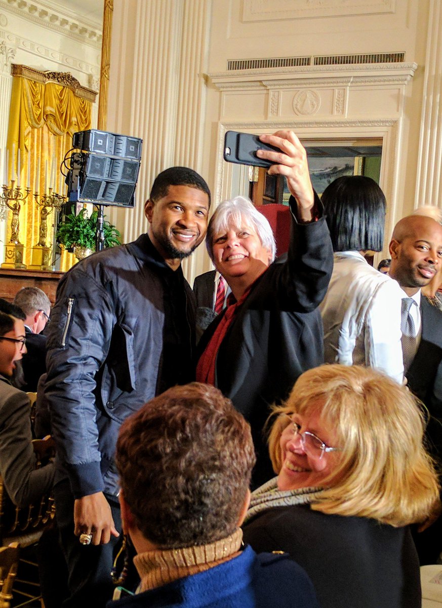 RT @jcasap: .@Usher taking selfies in the @WhiteHouse  #Usher @FLOTUS @ReachHigher #ReachHigher https://t.co/Iwh87RZgB6