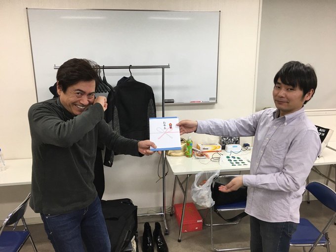 ★お年玉争奪ゲーム、昼夜完敗の僕にアキラがひとつプレゼントしてくれました。最遊記って最高だっ♪アキラの優しさに感極まって ★お年玉争奪ゲーム、昼夜完敗の僕にアキラがひとつプレゼントしてくれました。最遊記って最高だっ♪アキラの優しさに感極まって
