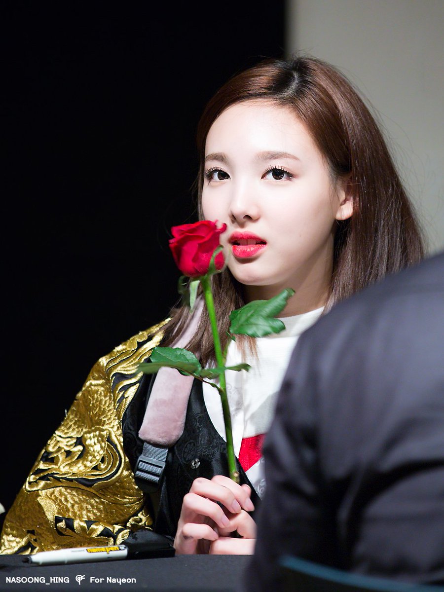 트와이스 TWICE 사나 나연 모모 정연 NAYEON Nasoong_Hing