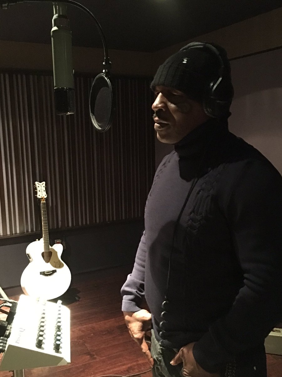 In studio.  Dropping heat. Wait and see what this is about... https://t.co/3jyDiUgcz6