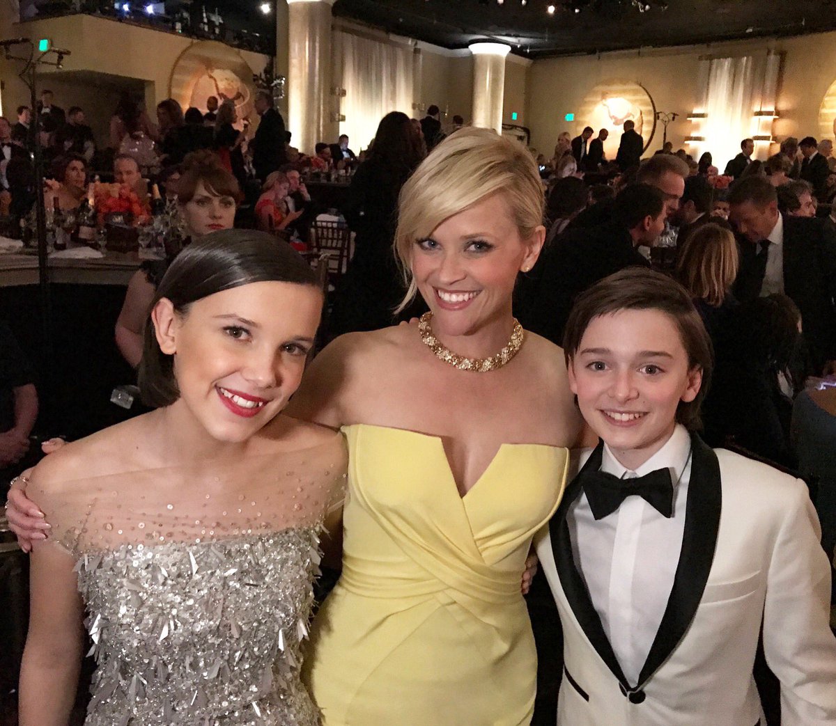 Love these kids and their show ❤️????❤️ #StrangerThings #GoldenGlobes @milliebbrown @noah_schnapp https://t.co/FsSO2FYYN1