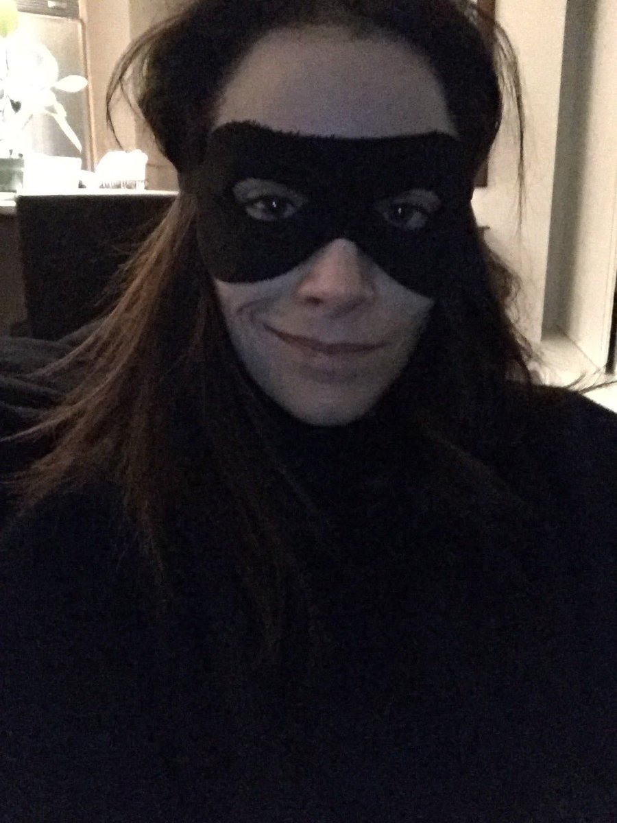 Just casually watching #Timeless in my Lone Ranger mask. Method actor. https://t.co/CqUDxchqUp