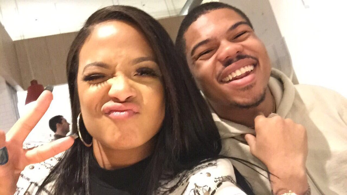 Look at that Million Dollar Smile!! @_TaylorBennett #chicago meeet me at #Room7 tonight! https://t.co/1nBXK3qbXs