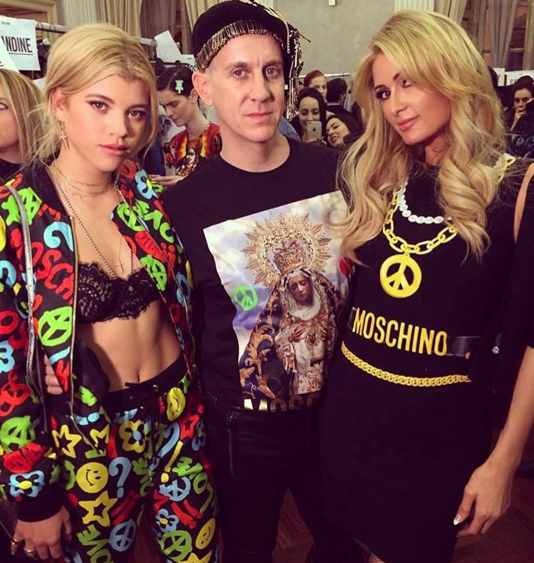 Backstage at @Moschino with @ItsJeremyScott & @SofiaRichie. ???? https://t.co/s23XVOAPIT