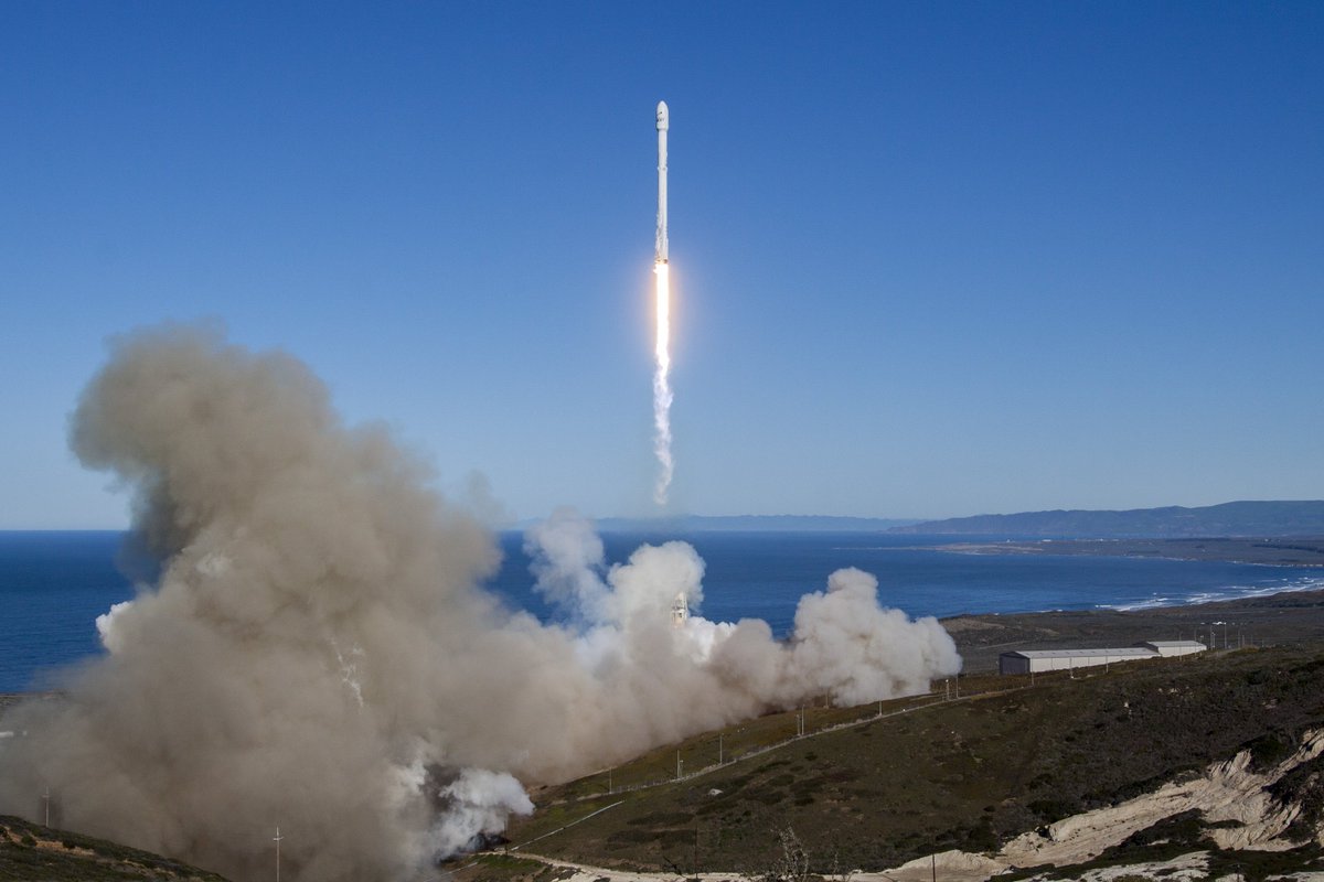RT @Militarydotcom: WATCH: @SpaceX Rocket Returns to Flight — and Sticks Landing https://t.co/JaYSCk1mdJ https://t.co/u0WF8R9g4F