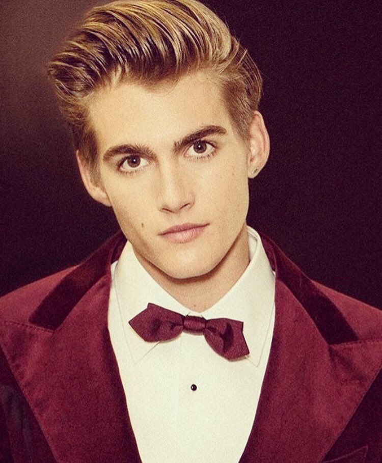 So happy this guy made it home from the @DolceGabbana fashion show in Milan! #DGMillenials https://t.co/PrLheR7bFJ https://t.co/BHWgJGXWmr