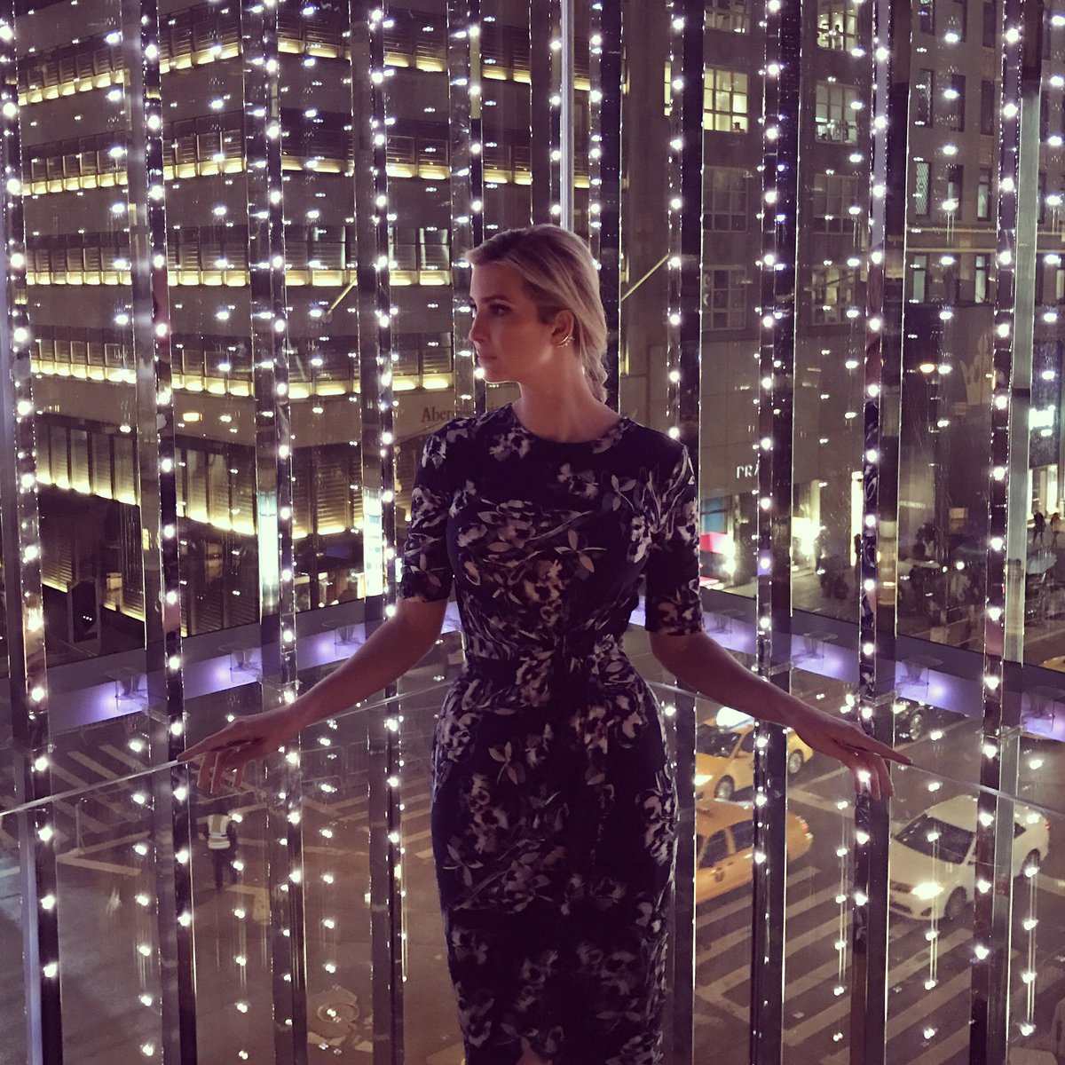 bright lights, big city                      #datenight https://t.co/XclaOxvus4