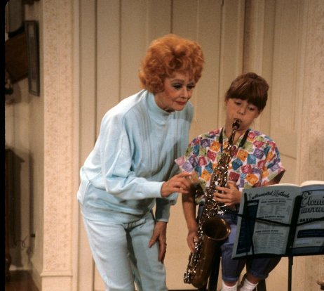 RT @LucyTributePage: Do you remember when Lucy taught @jennylewis how to play the Sax? ???? #LifeWithLucy https://t.co/uuUpdzgLJD