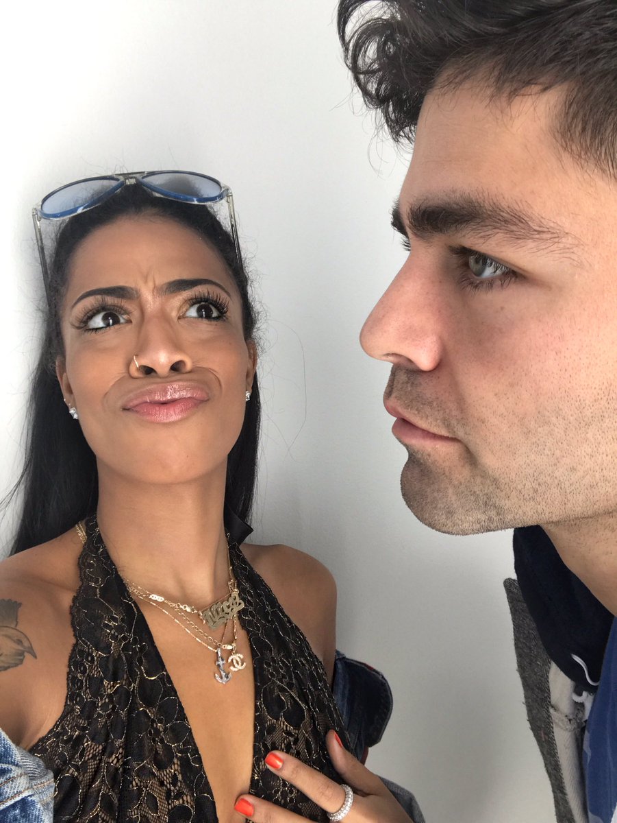 RT @KayaNicoBass: I love my manager @adriangrenier , don't know where I'd be without him! https://t.co/JMlVmvTOB3