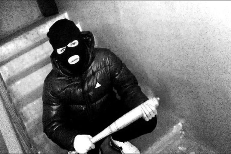 Крутые пацанов в маске на аву