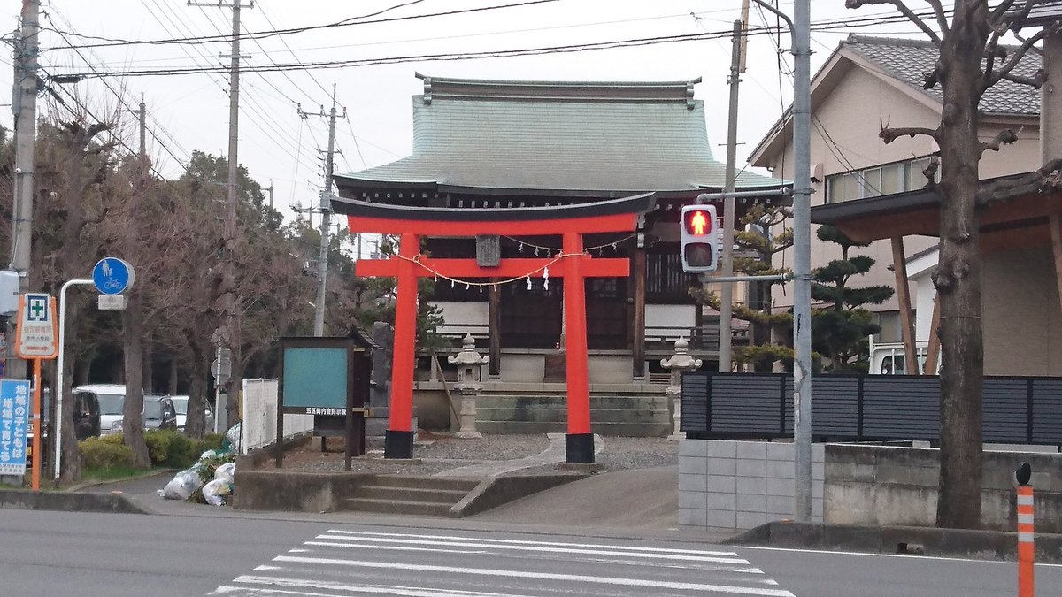 同じく『つぐもも』に登場する白山神社の社殿のモデルになっていると思われる原市駅近くの日枝神社。社殿と灯籠など細部が一致し 同じく『つぐもも』に登場する白山神社の社殿のモデルになっていると思われる原市駅近くの日枝神社。社殿と灯籠など細部が一致し