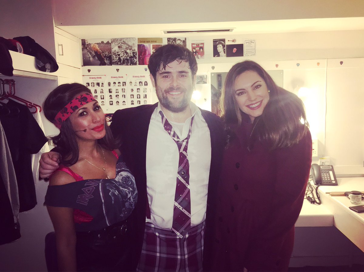 RT @SchoolOfRockUK: .@IAMKELLYBROOK is in the building ✌???? #SchoolOfRockUK https://t.co/QePYiEwLDF