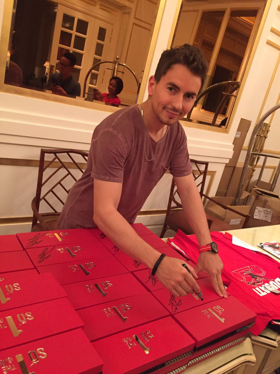 We're already in ho chi minh (vietnam)! signing some gifts for tonight's event. #jl99 #ducati #vietnam - scoopnest.com - 웹