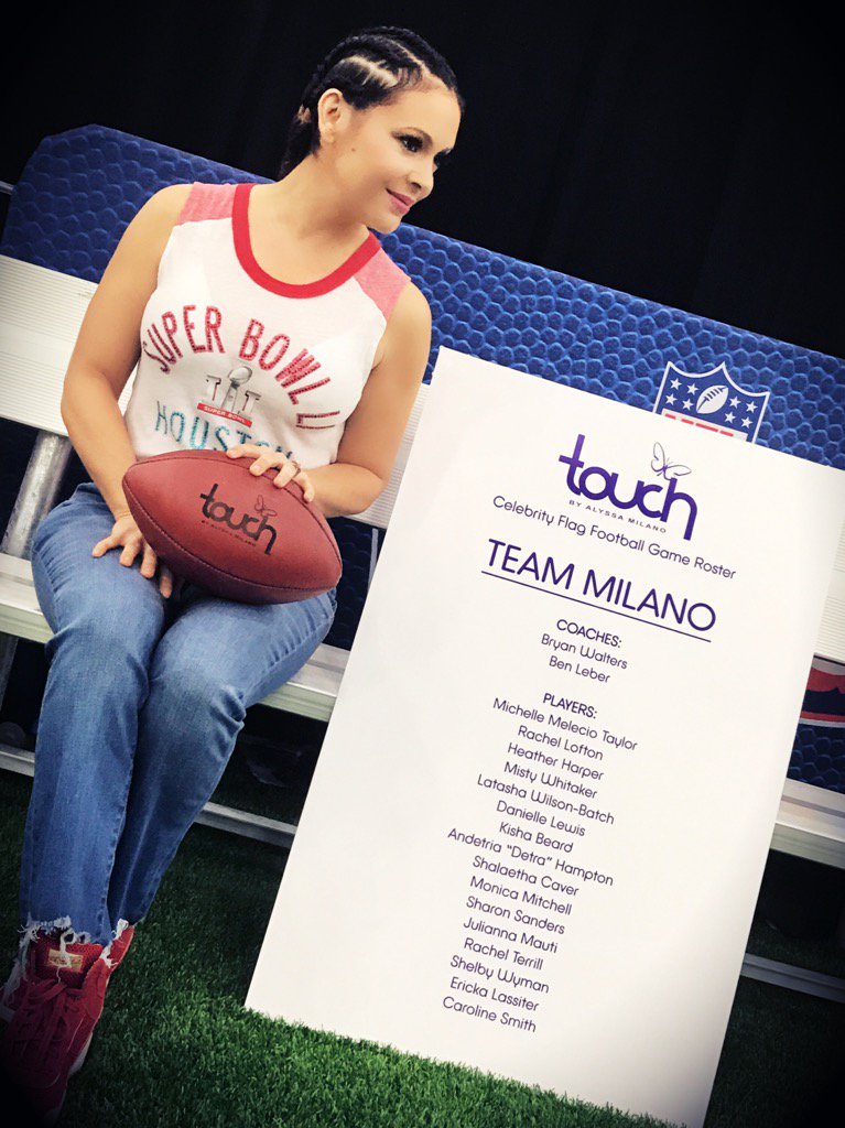 ???? Thanks to all the strong women who played in our 1st annual #TeamTouch flag football game at #NFLExperience #SB51 https://t.co/LRhJy5OGsl